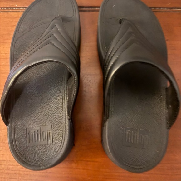 FitFlop Black Leather Women’s Sandals - Picture 2 of 3